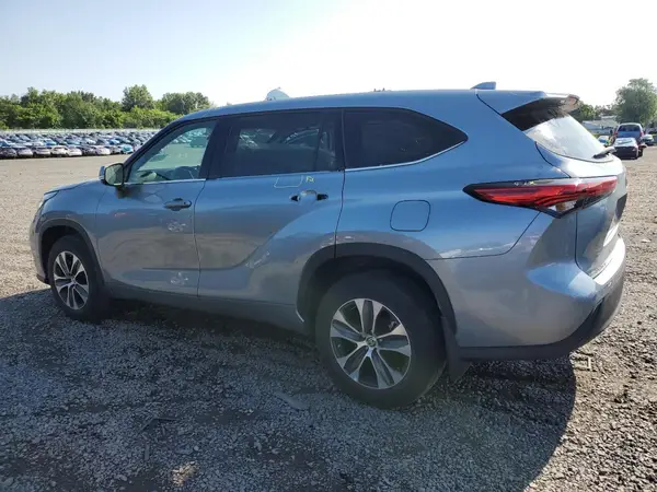 5TDGZRBH2NS212768 2022 TOYOTA HIGHLANDER - Image 2