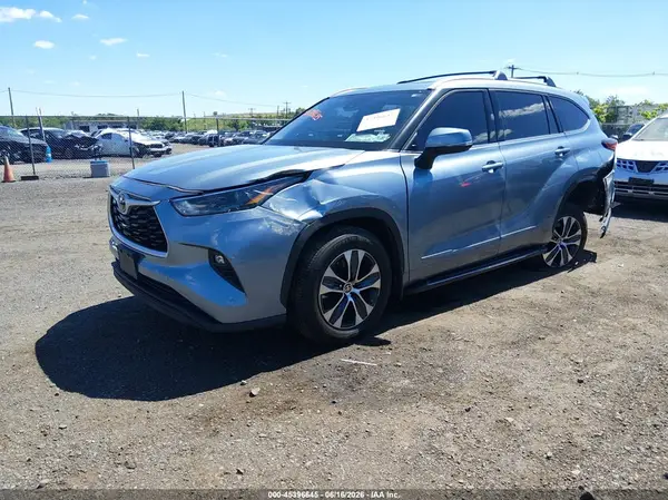 5TDGZRBH2NS218425 2022 TOYOTA HIGHLANDER - Image 2