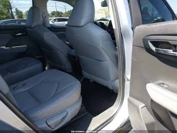 5TDGZRBH2NS218425 2022 TOYOTA HIGHLANDER - Image 8