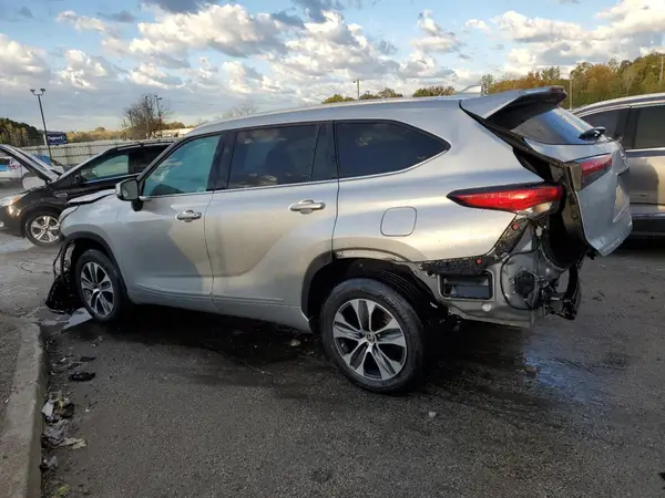 5TDGZRBH2NS220711 2022 TOYOTA HIGHLANDER - Image 2