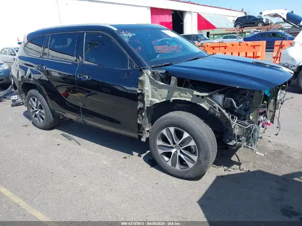 5TDGZRBH2NS231580 2022 TOYOTA HIGHLANDER - Image 1