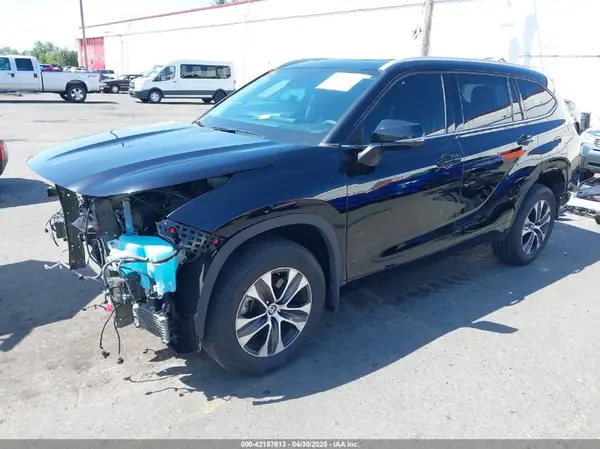 5TDGZRBH2NS231580 2022 TOYOTA HIGHLANDER - Image 2