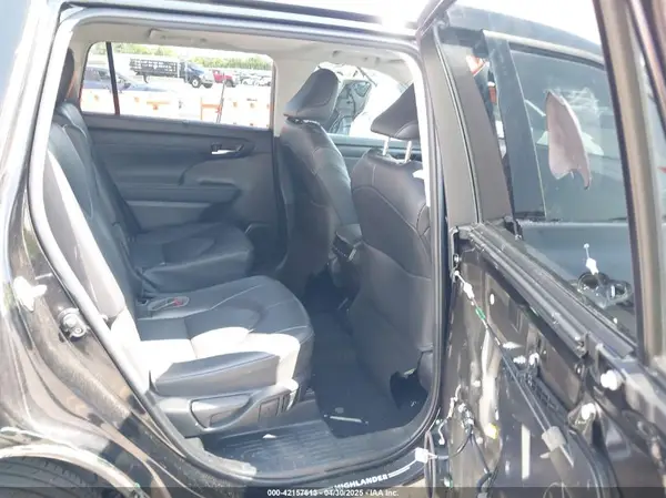 5TDGZRBH2NS231580 2022 TOYOTA HIGHLANDER - Image 8