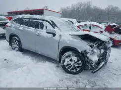 5TDGZRBH2NS240375 2022 TOYOTA HIGHLANDER