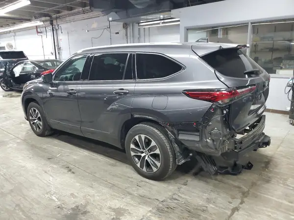 5TDGZRBH2NS240716 2022 TOYOTA HIGHLANDER - Image 2
