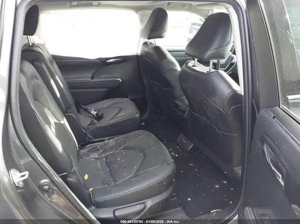 5TDGZRBH2NS244202 2022 TOYOTA HIGHLANDER - Image 8