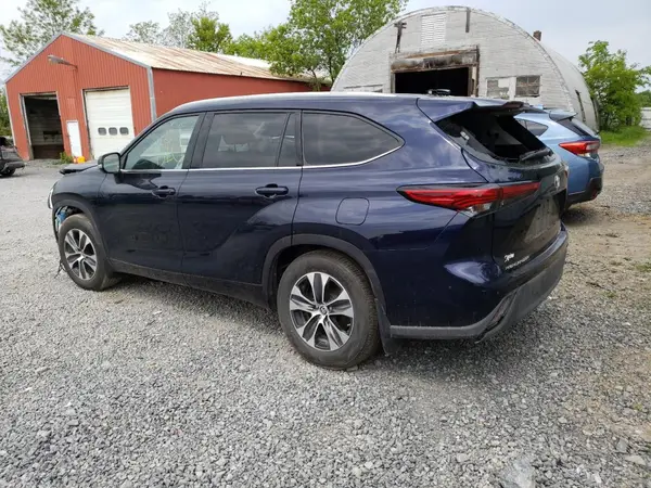 5TDGZRBH2NS247164 2022 TOYOTA HIGHLANDER - Image 2