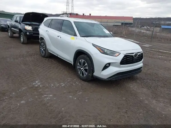 5TDGZRBH2NS248704 2022 TOYOTA HIGHLANDER - Image 1