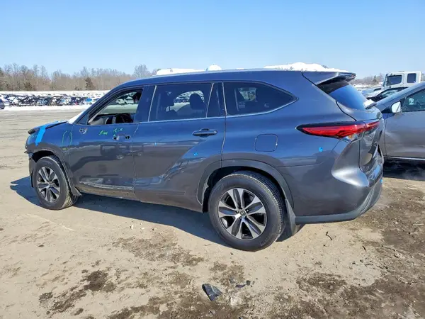 5TDGZRBH2NS249318 2022 TOYOTA HIGHLANDER - Image 2