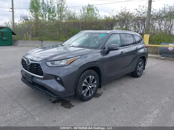 5TDGZRBH2NS253157 2022 TOYOTA HIGHLANDER - Image 2