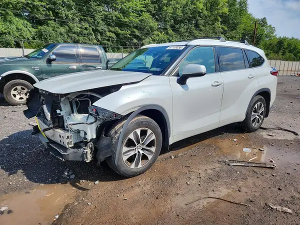 5TDGZRBH2NS560599 2022 TOYOTA HIGHLANDER - Image 1