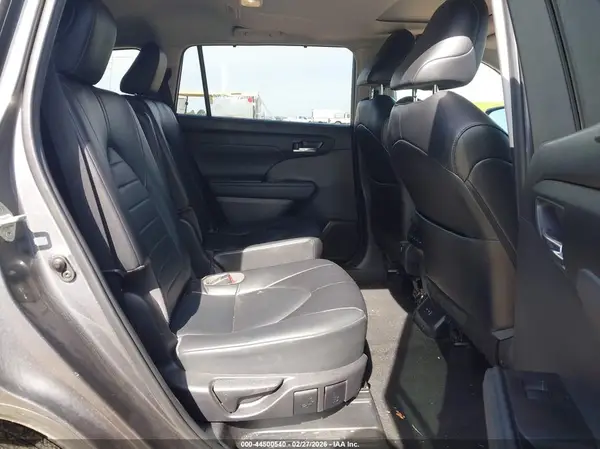 5TDGZRBH2NS567455 2022 TOYOTA HIGHLANDER - Image 8