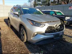 5TDGZRBH2NS568220 2022 TOYOTA HIGHLANDER
