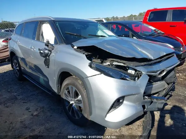 5TDGZRBH2NS574289 2022 TOYOTA HIGHLANDER - Image 1