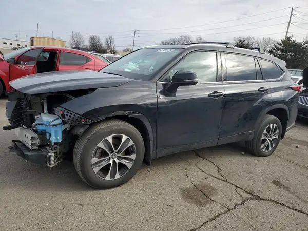 5TDGZRBH2NS575653 2022 TOYOTA HIGHLANDER - Image 1