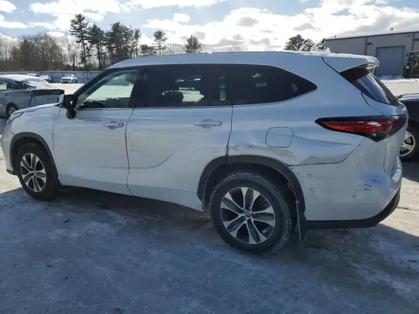 5TDGZRBH2NS578701 2022 TOYOTA HIGHLANDER - Image 2