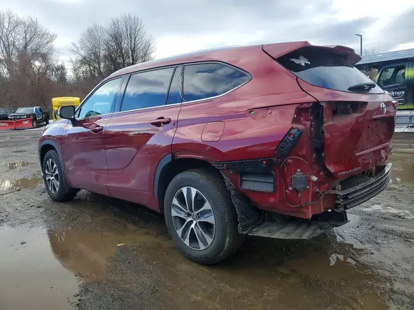 5TDGZRBH2NS579296 2022 TOYOTA HIGHLANDER - Image 2