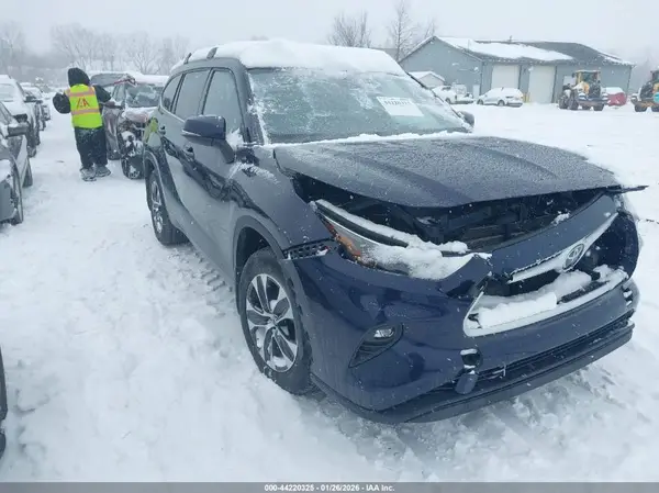 5TDGZRBH2NS591366 2022 TOYOTA HIGHLANDER - Image 1