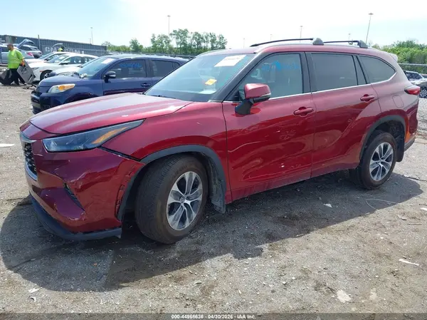 5TDGZRBH2NS595059 2022 TOYOTA HIGHLANDER - Image 2