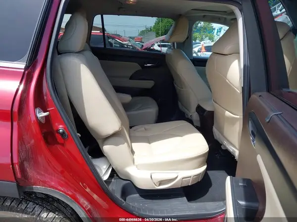 5TDGZRBH2NS595059 2022 TOYOTA HIGHLANDER - Image 8