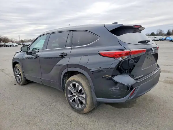 5TDGZRBH2NS596700 2022 TOYOTA HIGHLANDER - Image 2