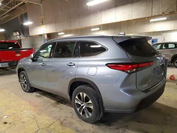 5TDGZRBH3LS010471 2020 TOYOTA HIGHLANDER - Image 2