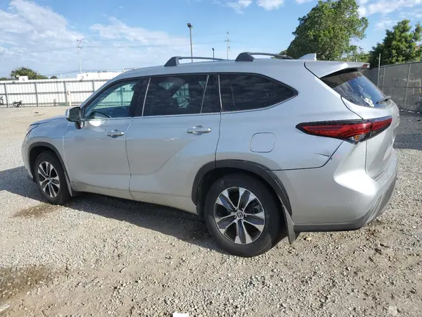 5TDGZRBH3LS018201 2020 TOYOTA HIGHLANDER - Image 2