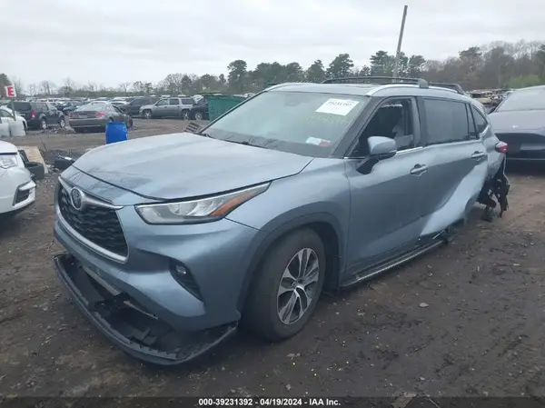 5TDGZRBH3LS024449 2020 TOYOTA HIGHLANDER - Image 2