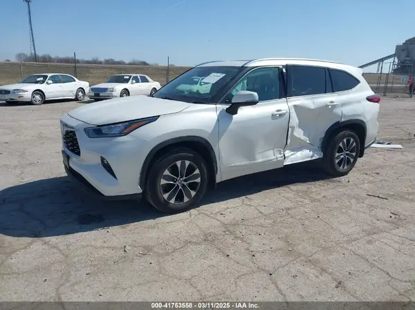 5TDGZRBH3LS504071 2020 TOYOTA HIGHLANDER - Image 2