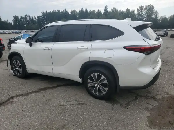 5TDGZRBH3LS505706 2020 TOYOTA HIGHLANDER - Image 2