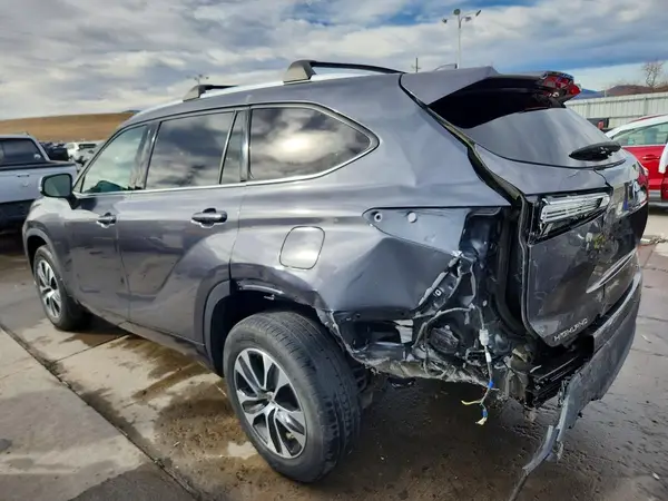 5TDGZRBH3LS518178 2020 TOYOTA HIGHLANDER - Image 2