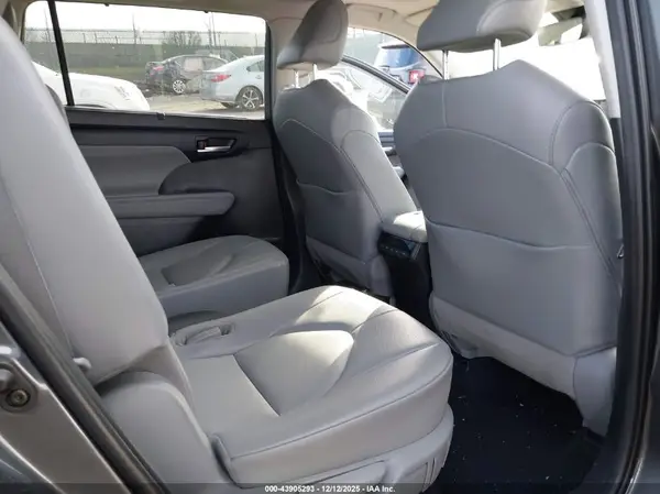 5TDGZRBH3MS058831 2021 TOYOTA HIGHLANDER - Image 8