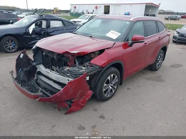 5TDGZRBH3MS059123 2021 TOYOTA HIGHLANDER - Image 2