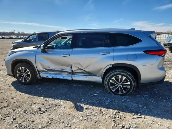 5TDGZRBH3MS059476 2021 TOYOTA HIGHLANDER - Image 2