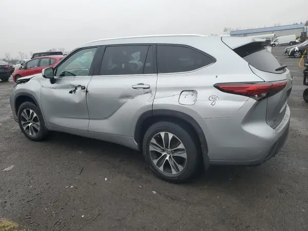 5TDGZRBH3MS065987 2021 TOYOTA HIGHLANDER - Image 2