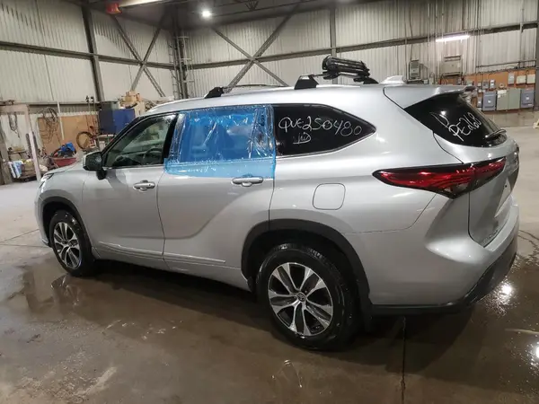 5TDGZRBH3MS069554 2021 TOYOTA HIGHLANDER - Image 2