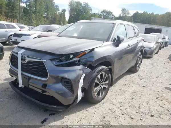 5TDGZRBH3MS072874 2021 TOYOTA HIGHLANDER - Image 2