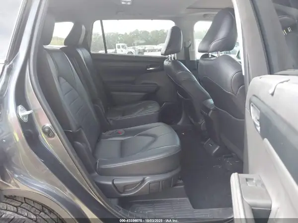 5TDGZRBH3MS072874 2021 TOYOTA HIGHLANDER - Image 8