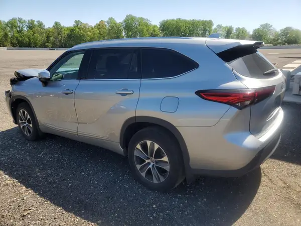 5TDGZRBH3MS074401 2021 TOYOTA HIGHLANDER - Image 2