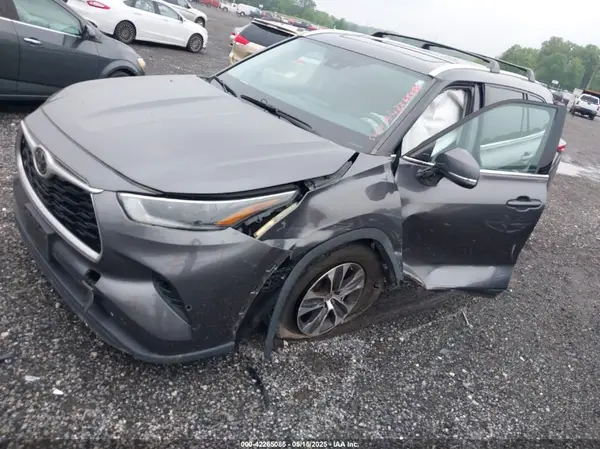 5TDGZRBH3MS077976 2021 TOYOTA HIGHLANDER - Image 2