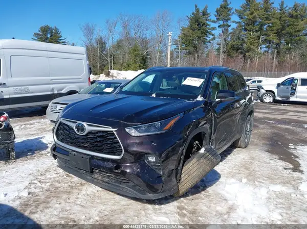 5TDGZRBH3MS084846 2021 TOYOTA HIGHLANDER - Image 2