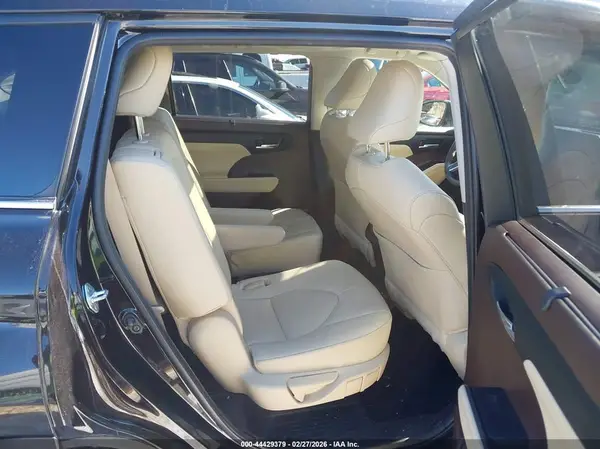 5TDGZRBH3MS084846 2021 TOYOTA HIGHLANDER - Image 8
