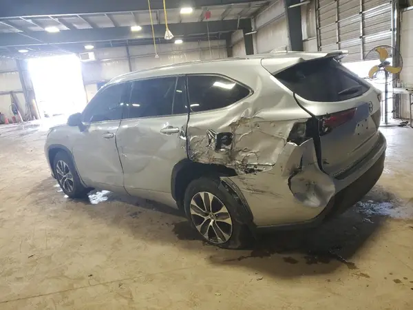 5TDGZRBH3MS100849 2021 TOYOTA HIGHLANDER - Image 2