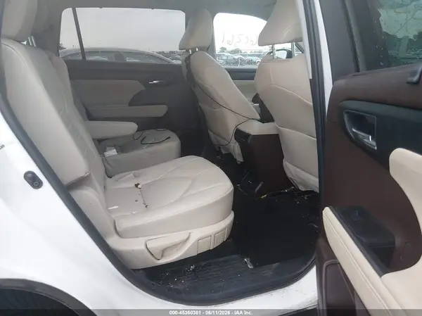 5TDGZRBH3MS102228 2021 TOYOTA HIGHLANDER - Image 8