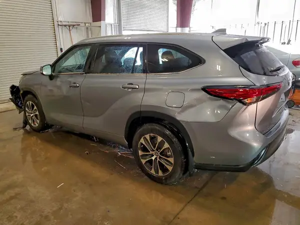 5TDGZRBH3MS115514 2021 TOYOTA HIGHLANDER - Image 2
