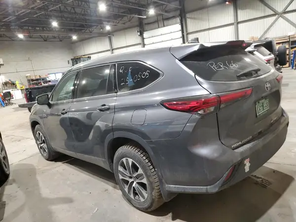 5TDGZRBH3MS123029 2021 TOYOTA HIGHLANDER - Image 2