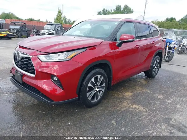 5TDGZRBH3MS126125 2021 TOYOTA HIGHLANDER - Image 2