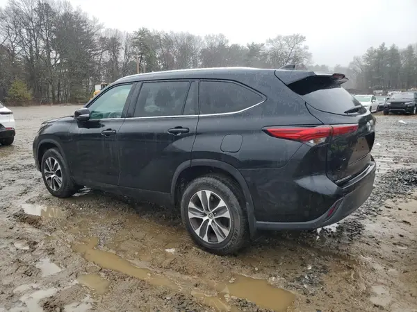 5TDGZRBH3MS126805 2021 TOYOTA HIGHLANDER - Image 2