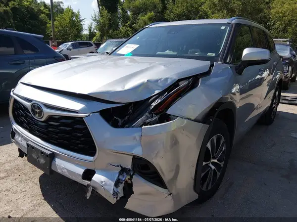5TDGZRBH3MS129297 2021 TOYOTA HIGHLANDER - Image 2