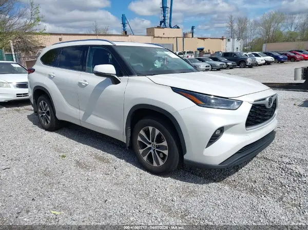 5TDGZRBH3MS136153 2021 TOYOTA HIGHLANDER - Image 1